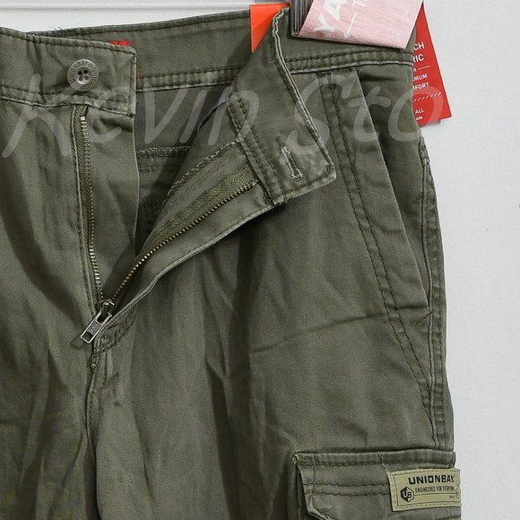 UnionBay Men cargo short in green . - Picture 4 of 10